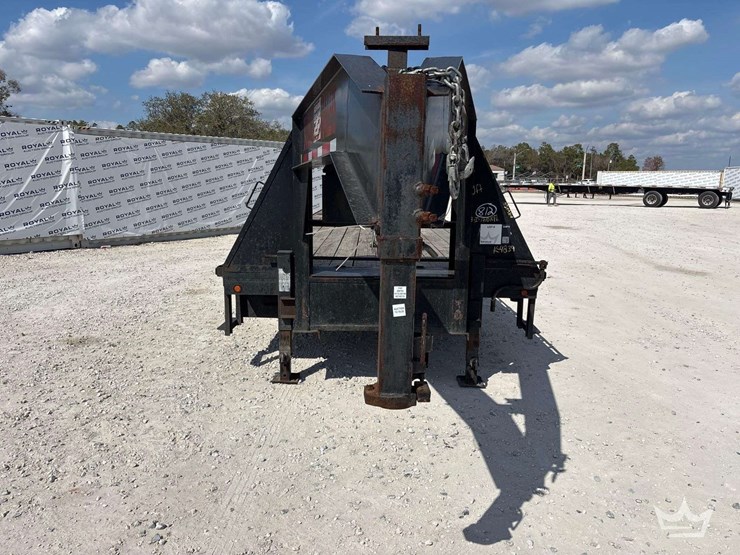 2022-custom-flatbed-image-16