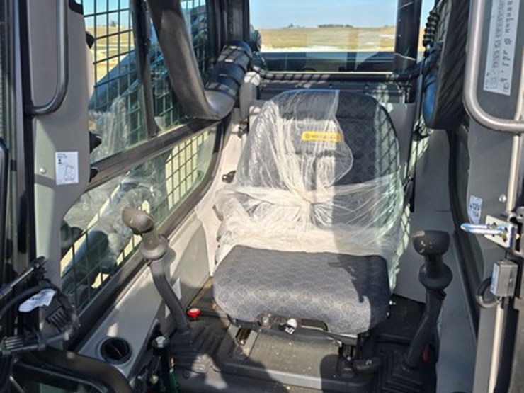 2025-new-holland-l328-image-14