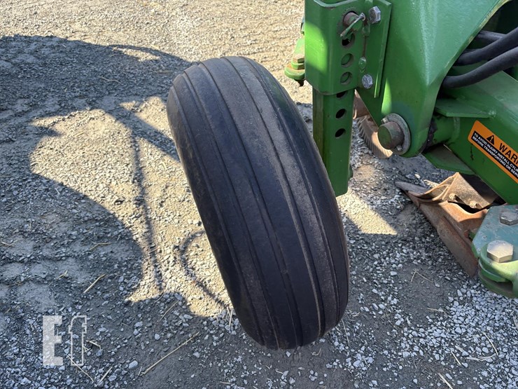 john-deere-2810-image-8