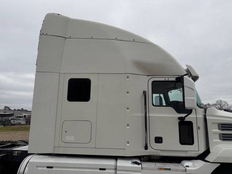 #227-•-2020-mack-anthem-image-32