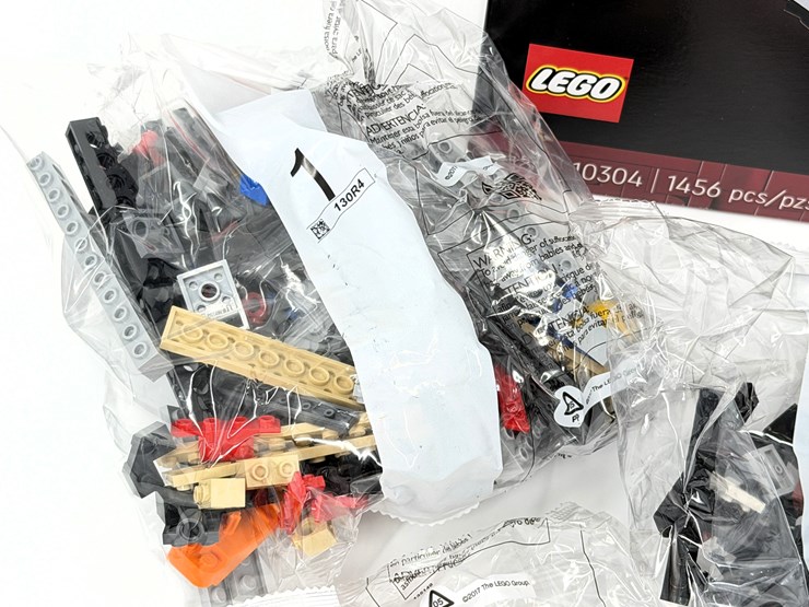 #32603-•-lego-icons-camaro-z28-set-image-4