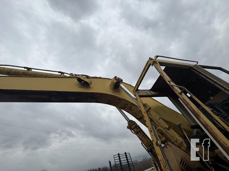 caterpillar-235b-image-23