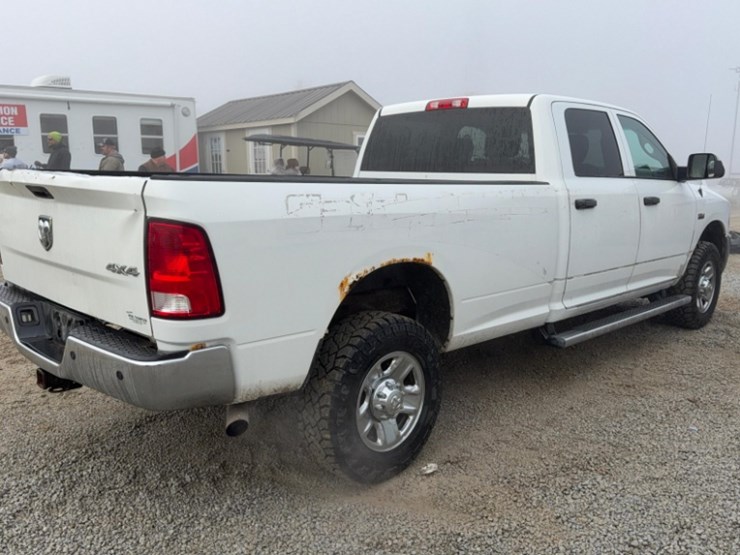 2015-dodge-2500-image-3