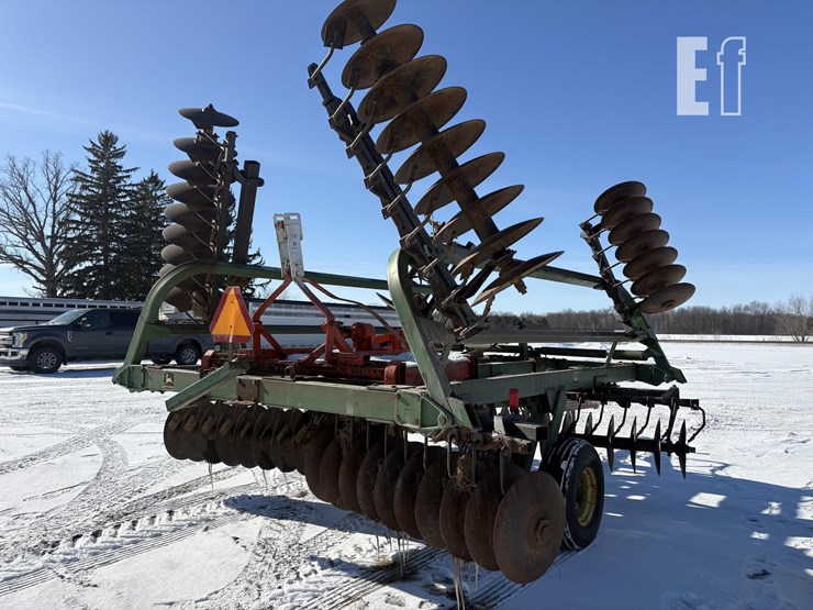 john-deere-235-image-6