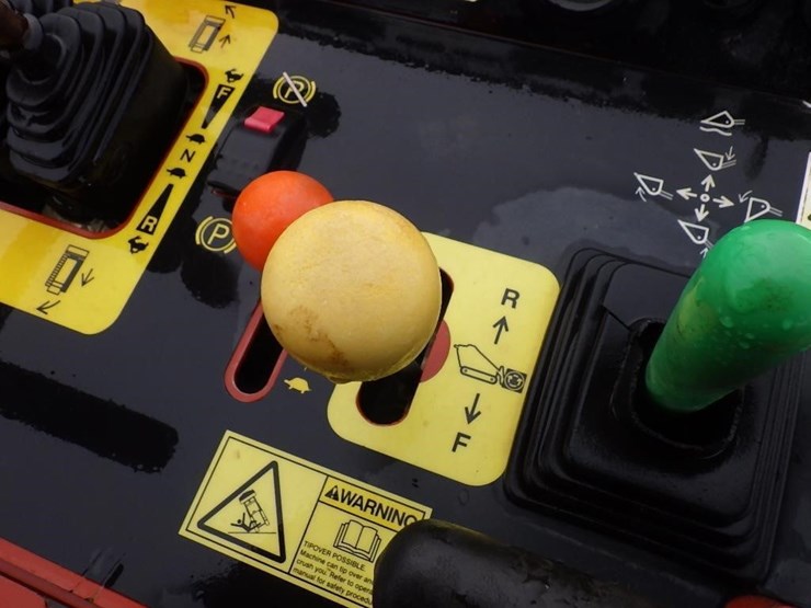 2019-ditch-witch-sk800-image-25