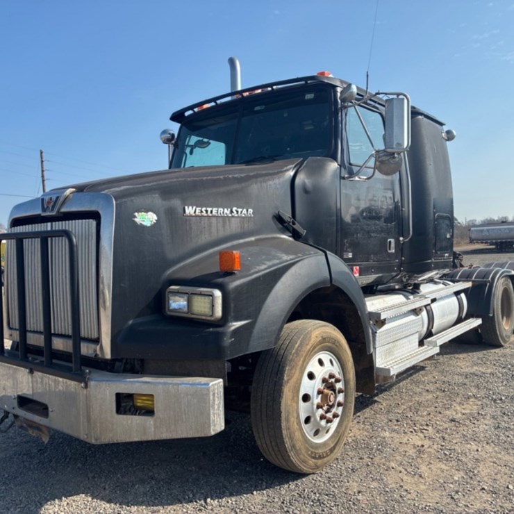 2011 WESTERN STAR 4900SA