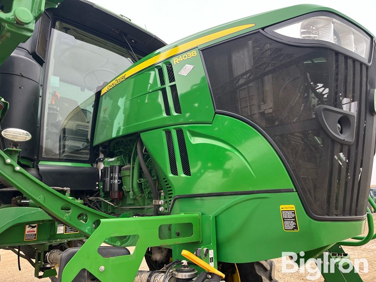 2018-john-deere-r4038-image-10