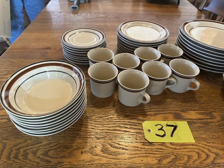 dishware-set-image-4