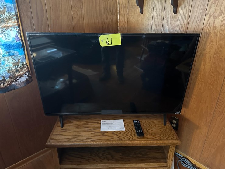 vizio-43"-hd-tv-&-tv-stand-image-3