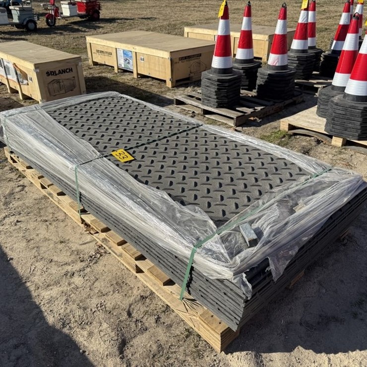 15 RUBBER MATS 94IN X 40IN