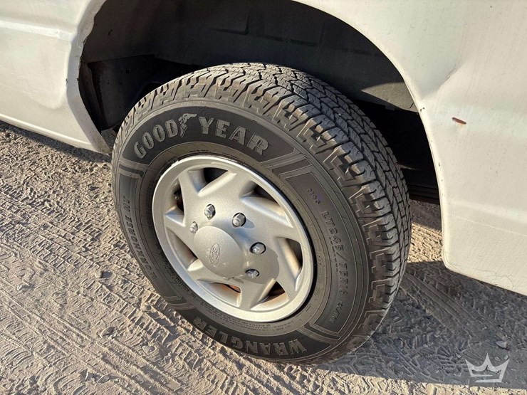 2011-ford-e350-image-29