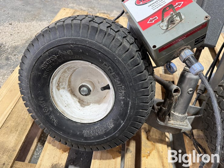 swinger-gen-ii-remote-controlled-swing-hopper-mover-auger-hopper-assist-image-14