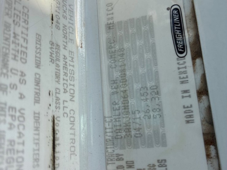 2016-freightliner-coronado-122-sd-image-5