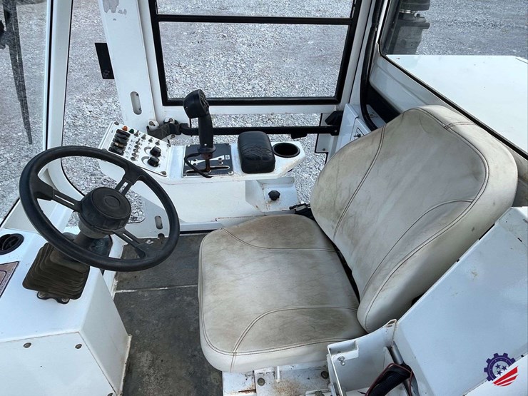 roadtec-cb100-sweeper-conveyor-image-46