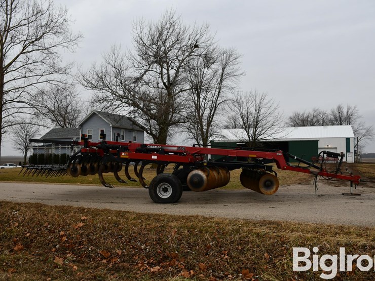 case-ih-870-ecolo-tiger-7-shank-disk-ripper-image-4