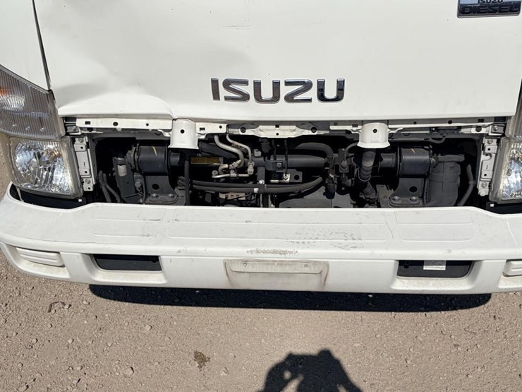 2017-isuzu-nrr-image-5