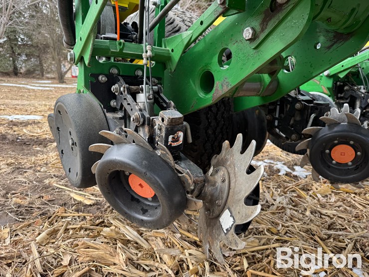 2016-john-deere-1775-image-11