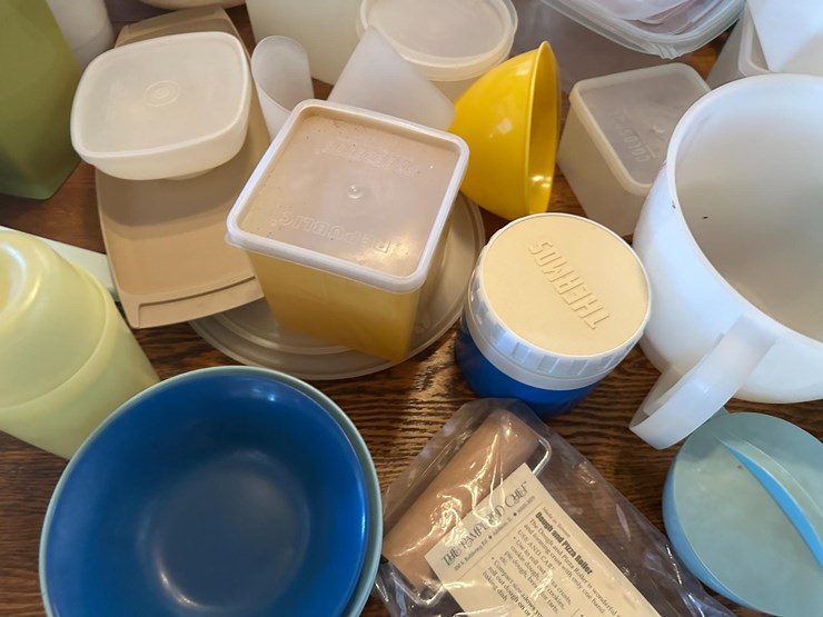 misc.-plastic-tupperware-image-9