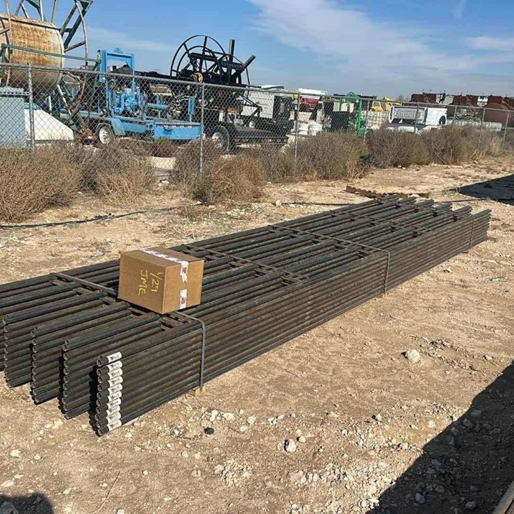 SET OF (20) ACE CATTLE PANELS W/CONNECTION JOINTS