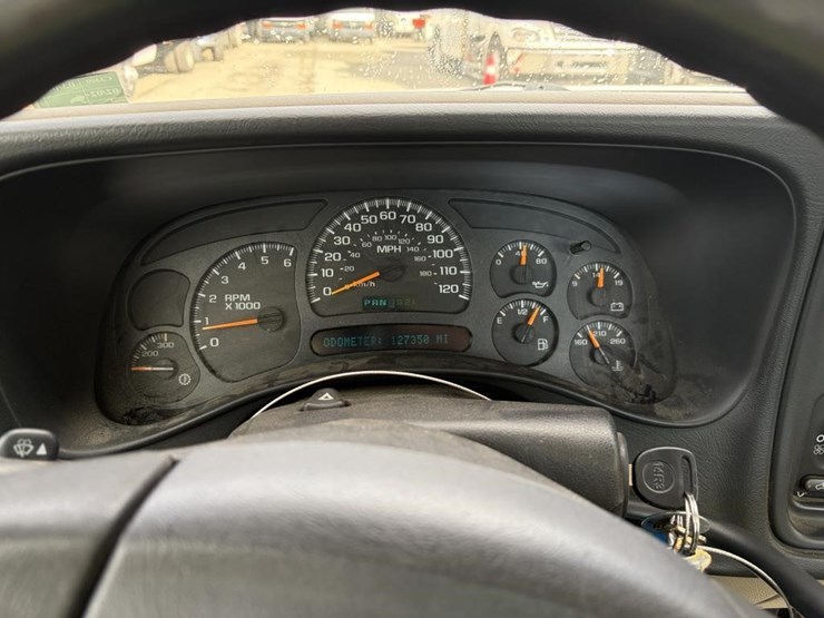 2005-chevrolet-silverado-2500-image-13