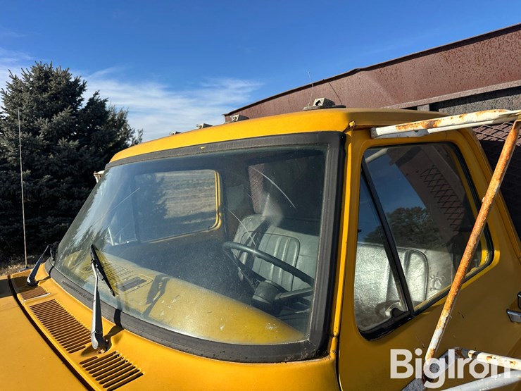 1976-ford-f7000-image-12