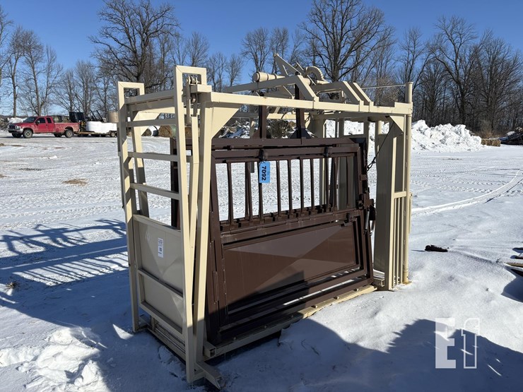 c&b-farm-+-outdoors-cattle-chute-10-image-1