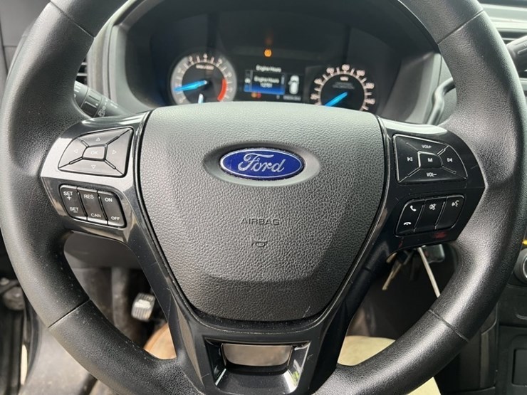 2018-ford-explorer-image-30