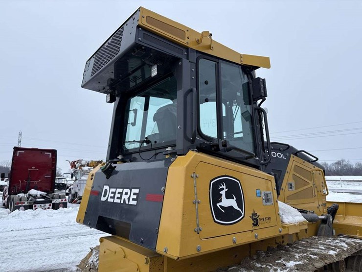 2023-deere-700l-image-16