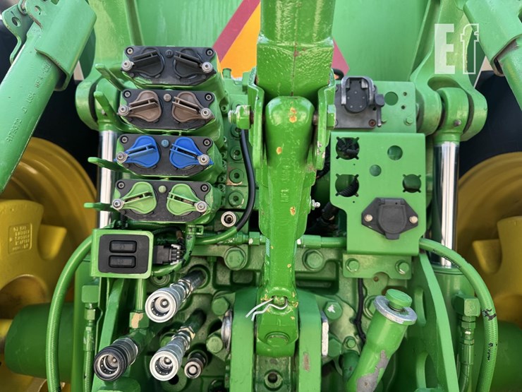 2012-john-deere-7215r-image-9