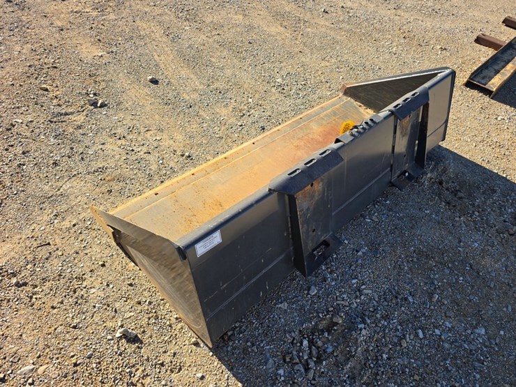 #4094-•-new-holland-84"-lo-pro-bucket-image-2