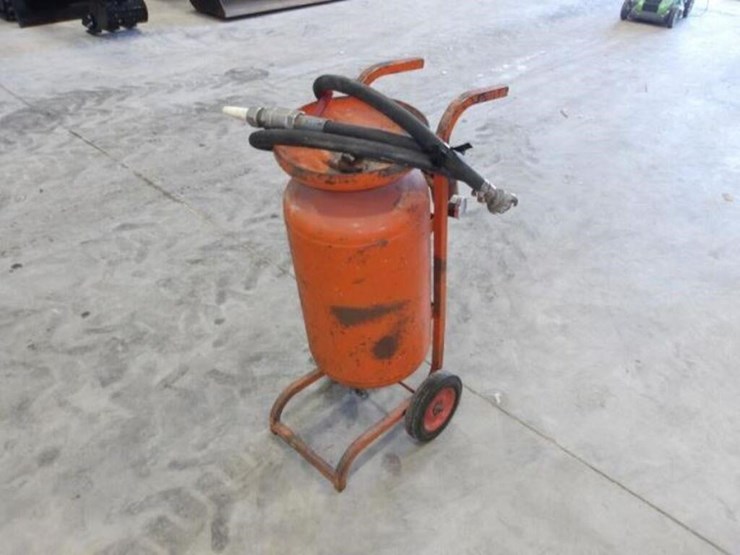 portable-sandblasting-tank(s)-image-3