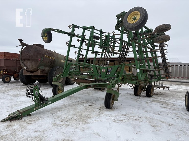 john-deere-2210-image-1