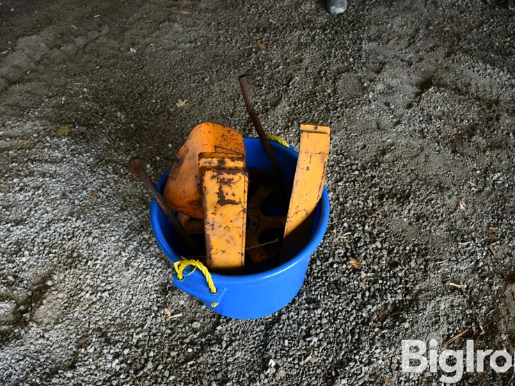 tote-of-minneapolis-moline-parts-image-3