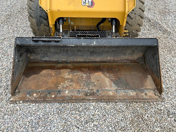 2019-caterpillar-246d3-image-9
