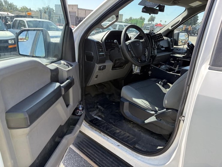 2015-ford-f150-xl-image-11