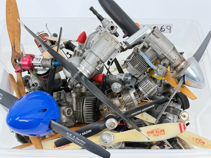 #1069-•-box-of-rc-airplane-engines-image-15