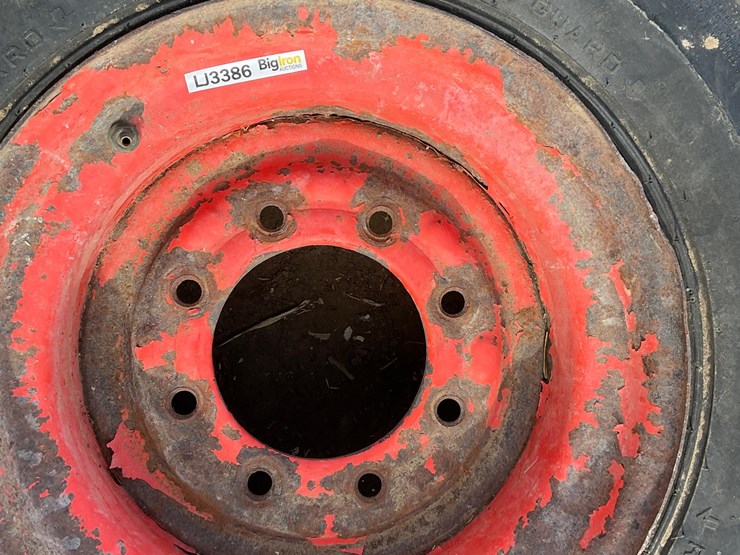 skid-steer-tire-&-rim-image-12