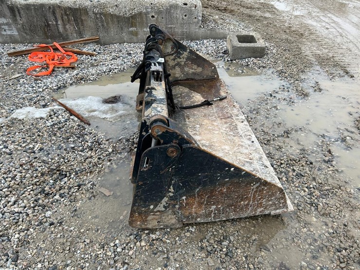 74”-4-in-1-skid-steer-bucket-image-4