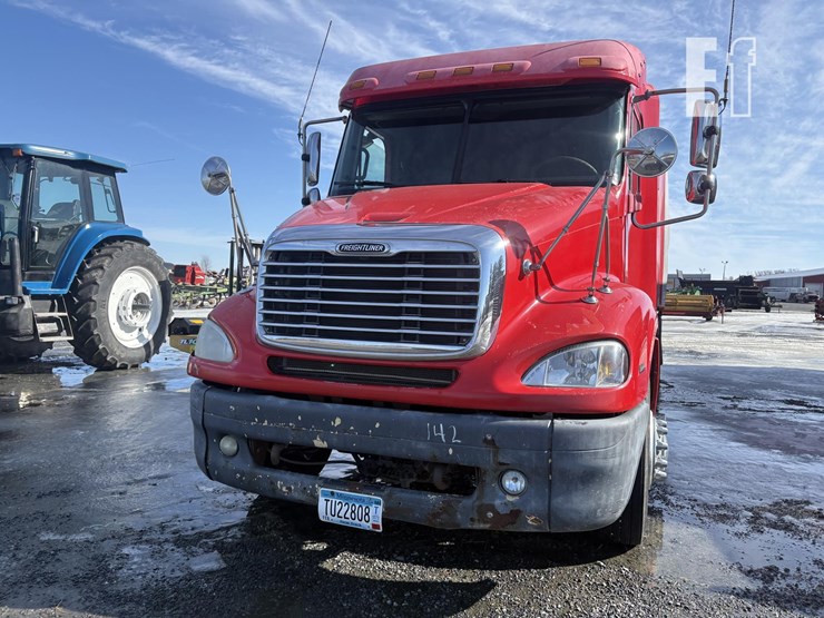 2004-freightliner-columbia-112-image-5
