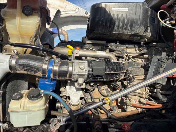 2016-freightliner-coronado-122-sd-image-4