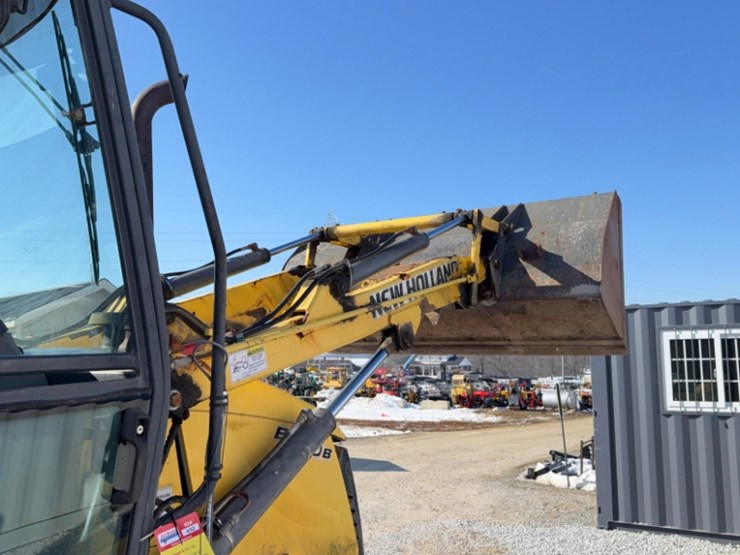 new-holland-b95b-image-15