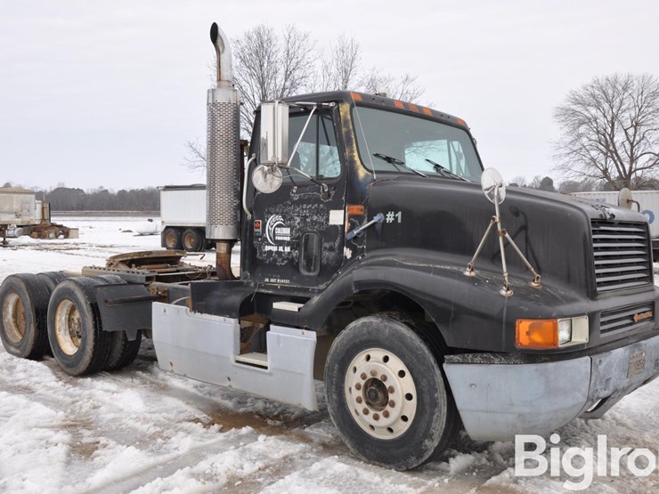 1991-international-8300-t/a-truck-tractor-image-3
