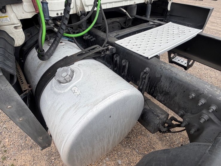 #226-•-2018-freightliner-cascadia-image-15