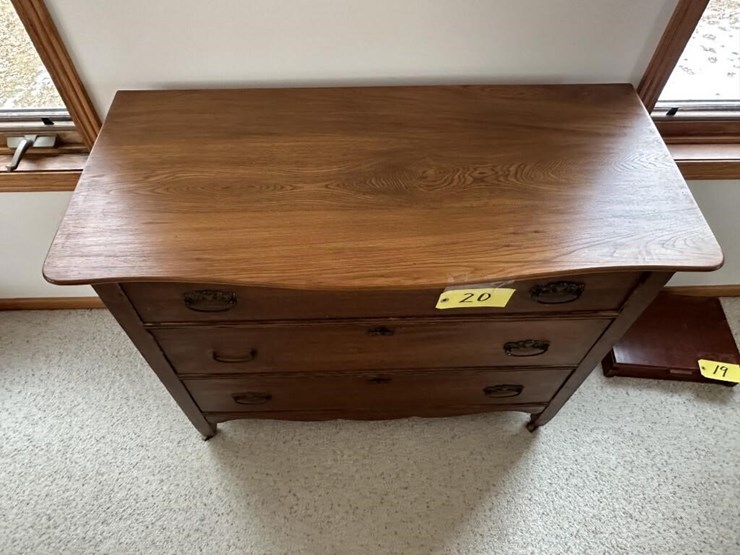 wooden-dresser-image-3