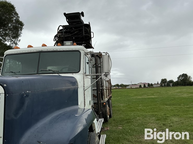 2000-freightliner-fld120-image-15