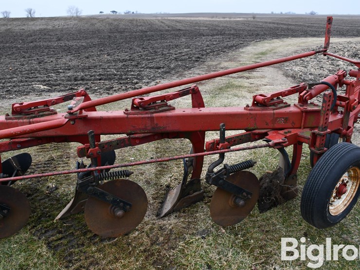 international-720-image-12