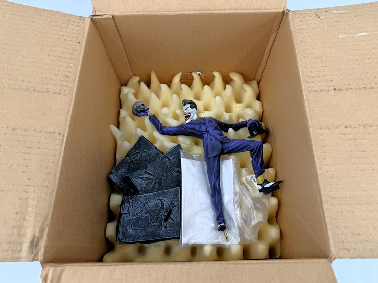 #1058-•-joker-limited-edition-dc-statue-image-14