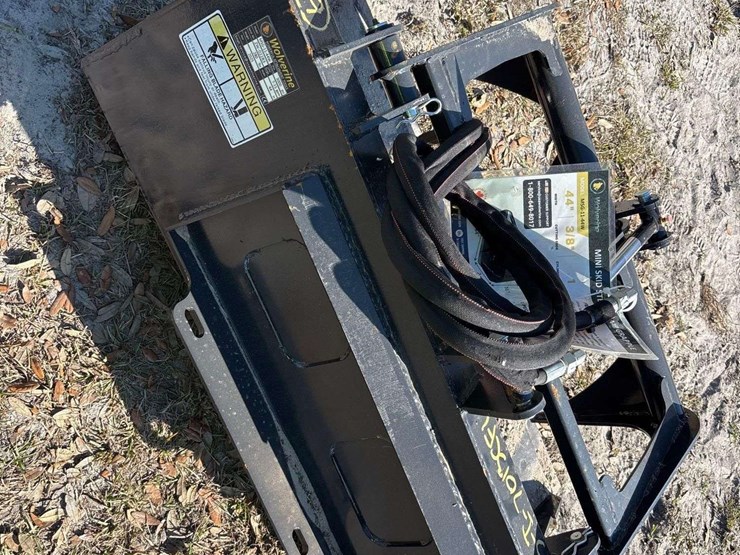 2025-wolverine-msg-11-44w-44in-stump-grapple-mini-skid-steer-attachment-image-5