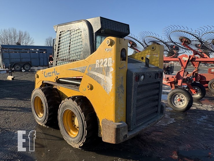 gehl-r220-image-8