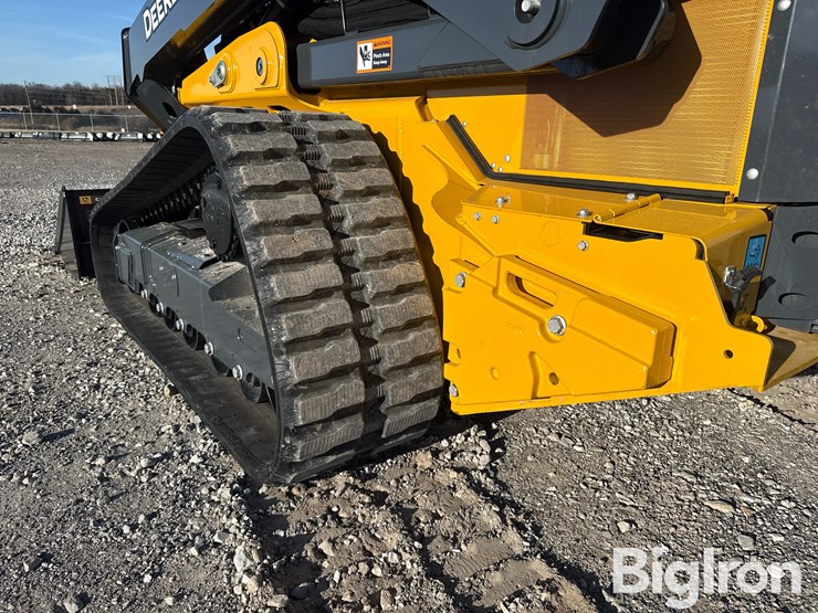 2025-john-deere-11-image-19